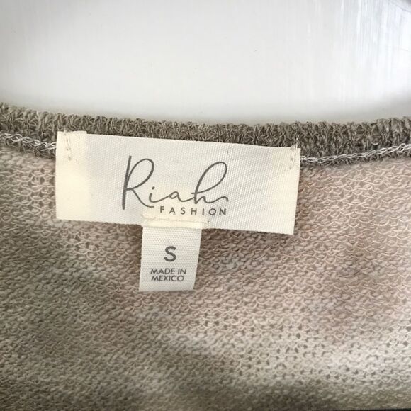 NWOT Riah Fashion Round Neck Puff Sleeve Top - Picture 6 of 7